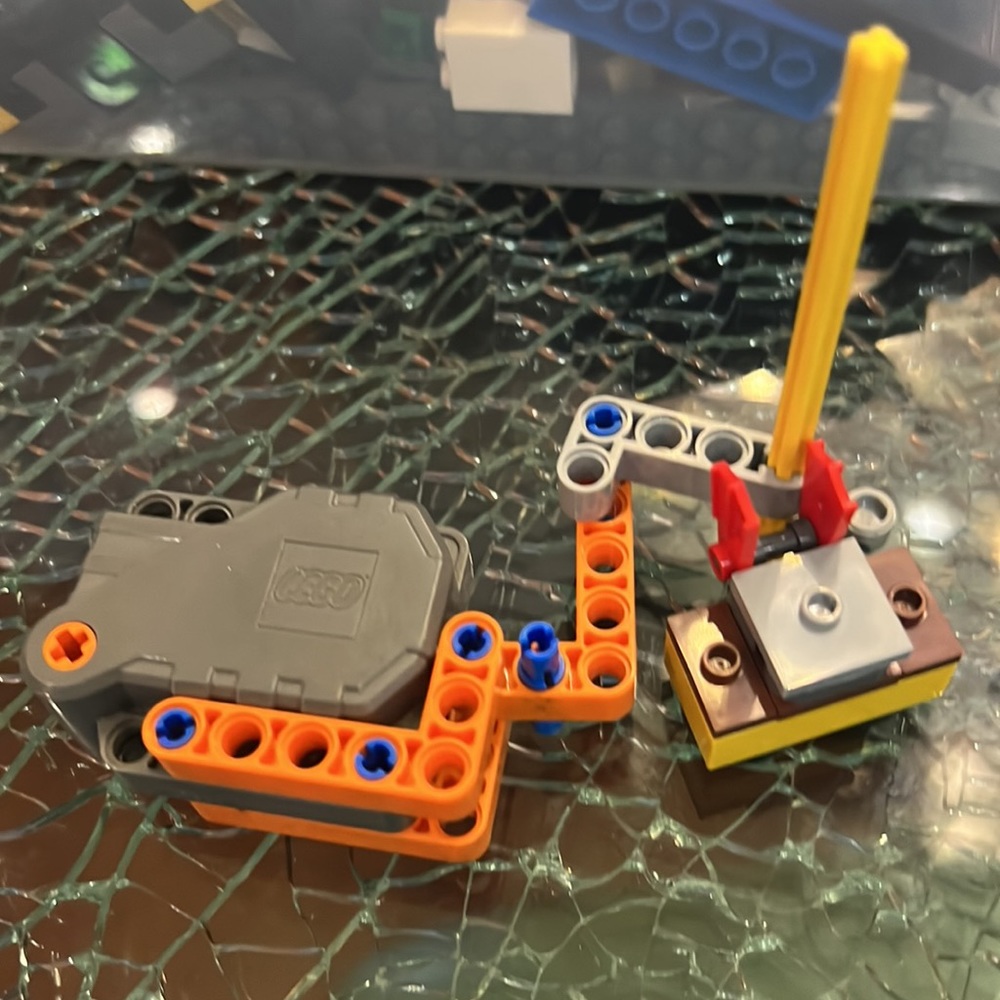 Huge variety of Legos 🏝🦖🌸🏄‍♀️🥰😍 - Picture 5 of 6